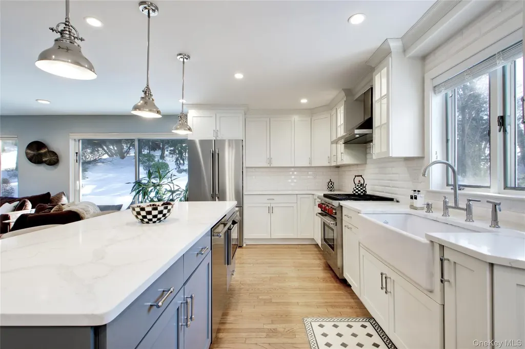 24 Hillcrest Avenue Roslyn NY 11576