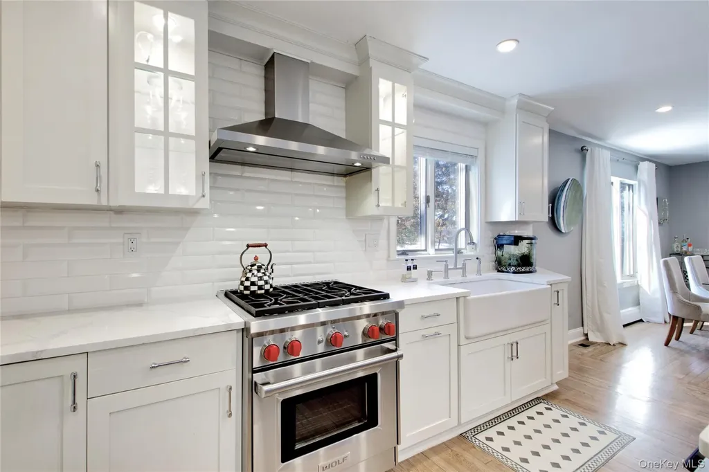 24 Hillcrest Avenue Roslyn NY 11576