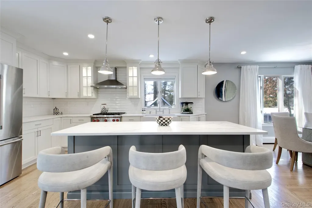 24 Hillcrest Avenue Roslyn NY 11576