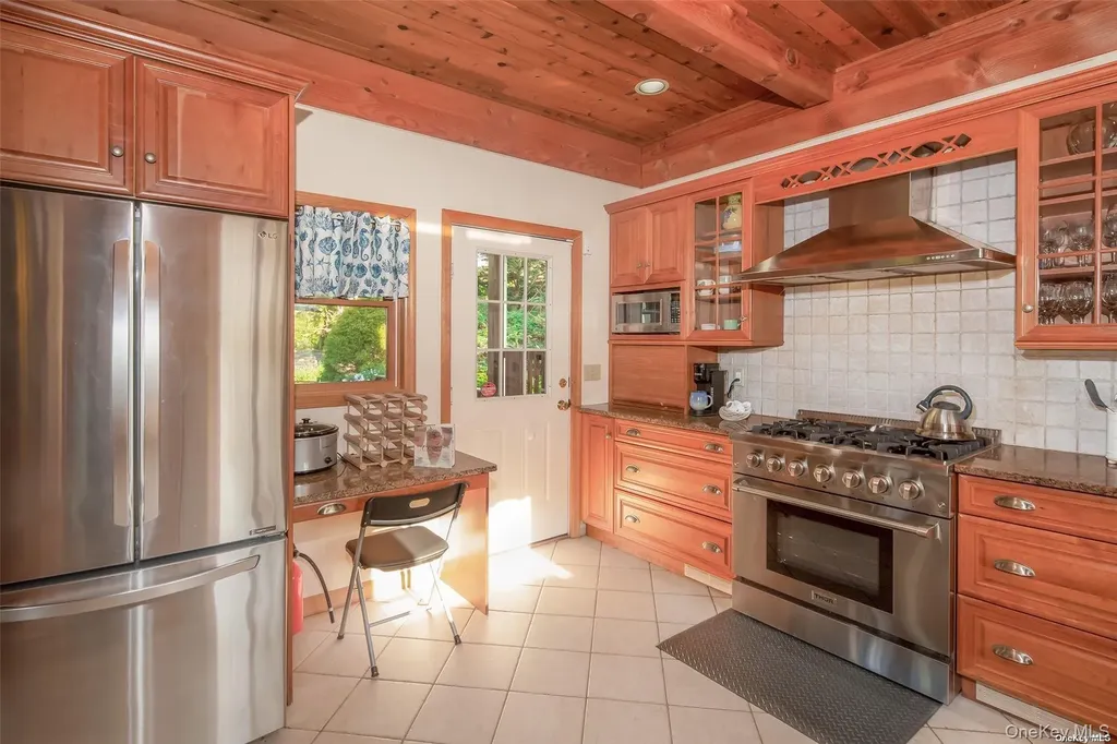 48 Oakhurst Road Hampton Bays NY 11946
