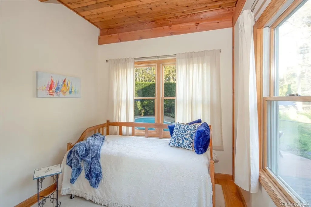 48 Oakhurst Road Hampton Bays NY 11946