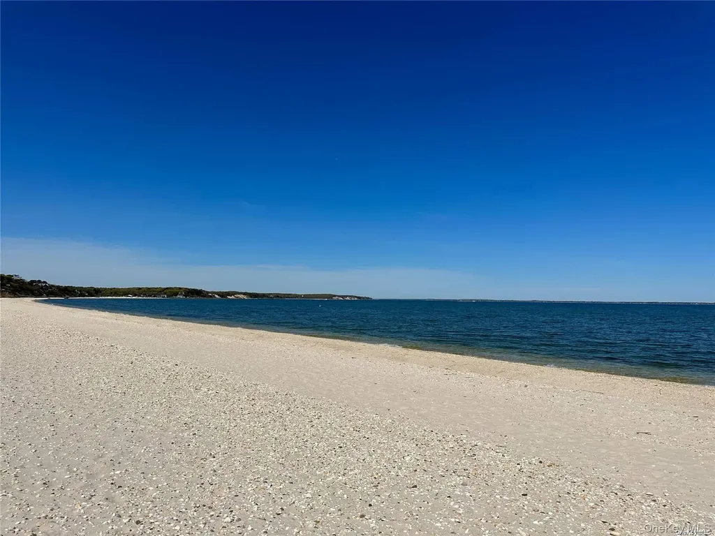 48 Oakhurst Road Hampton Bays NY 11946