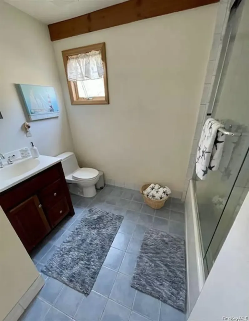 48 Oakhurst Road Hampton Bays NY 11946