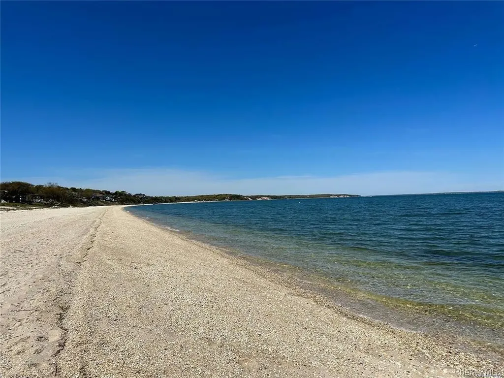 48 Oakhurst Road Hampton Bays NY 11946