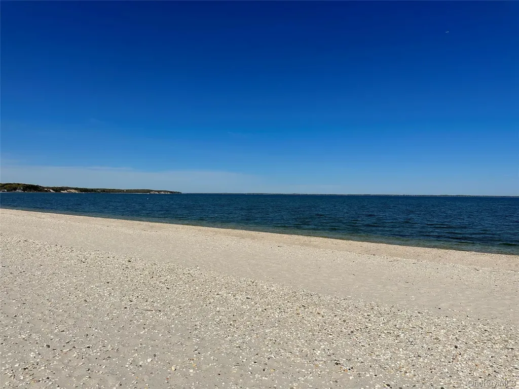 48 Oakhurst Road Hampton Bays NY 11946