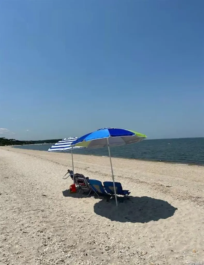 48 Oakhurst Road Hampton Bays NY 11946