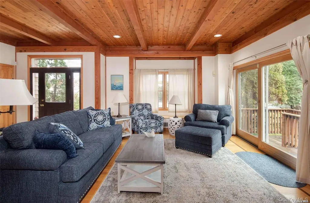 48 Oakhurst Road Hampton Bays NY 11946