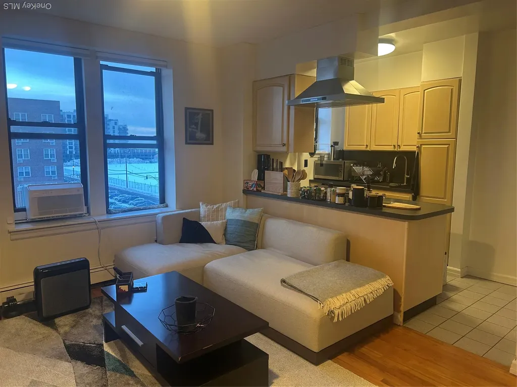 25 W Broadway Long Beach NY 11561