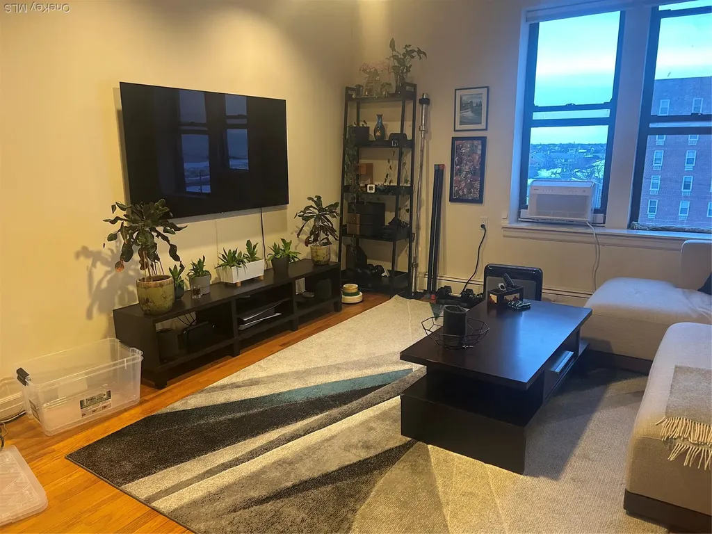 25 W Broadway Long Beach NY 11561