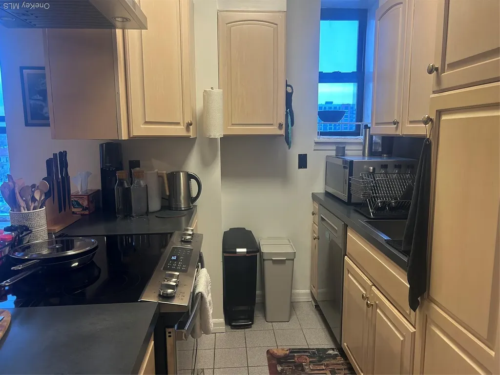 25 W Broadway Long Beach NY 11561