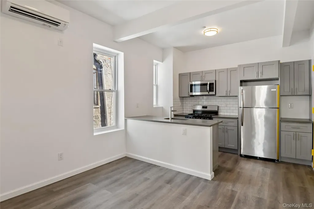 1047 Morris Avenue Bronx NY 10456