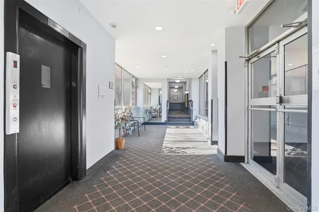 953 W Boston Post Road Mamaroneck NY 10543