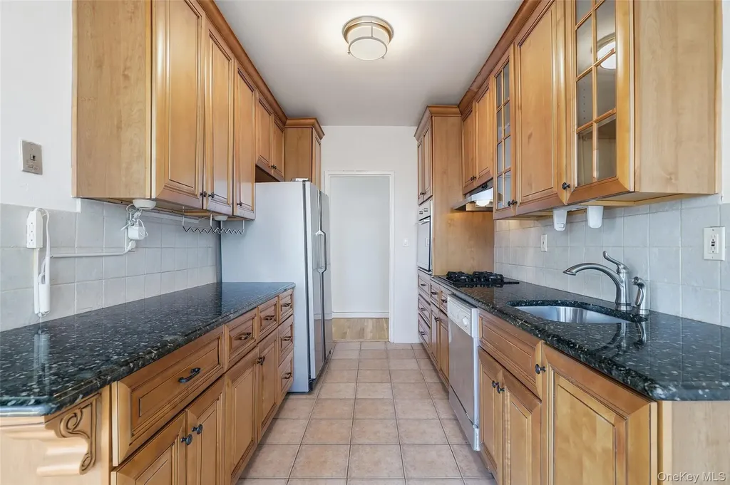 953 W Boston Post Road Mamaroneck NY 10543