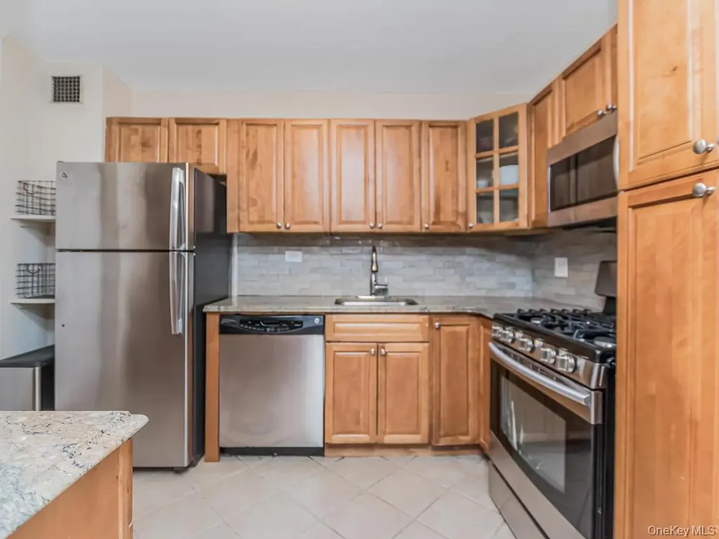 3935 Blackstone Avenue Bronx NY 10471