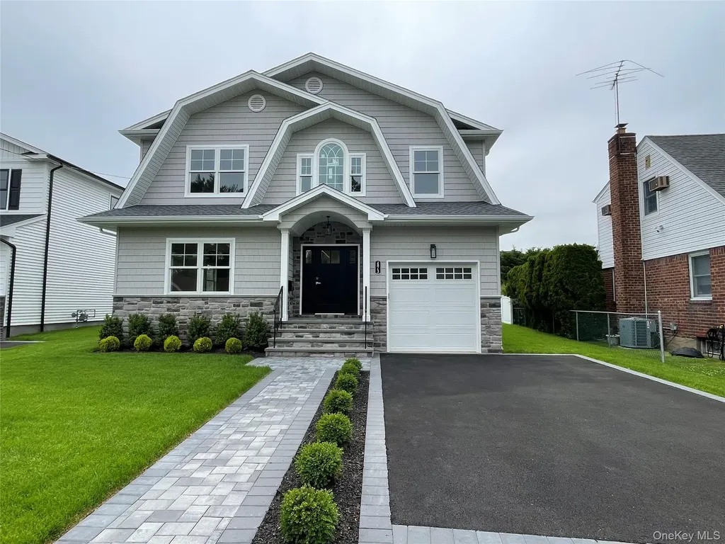473 Andrews Road Mineola NY 11501