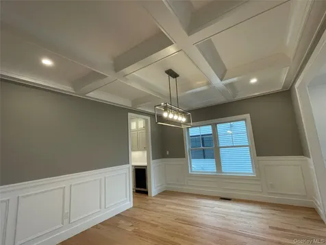473 Andrews Road Mineola NY 11501