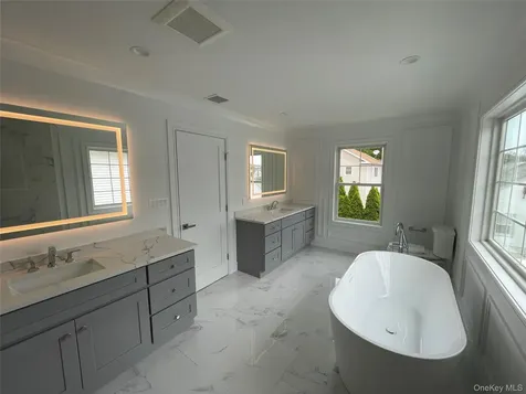 473 Andrews Road Mineola NY 11501