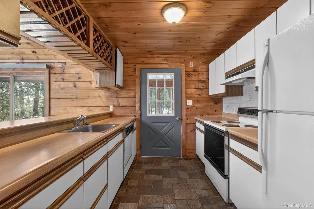27 Manchester Road Rock Hill NY 12775