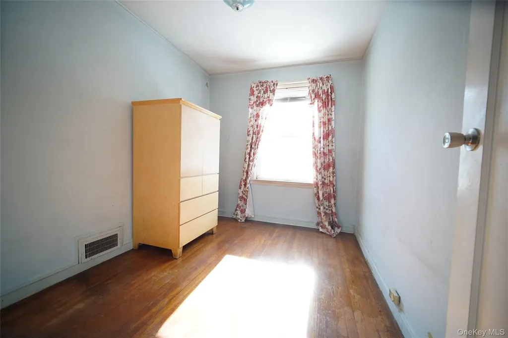 1147 Grenada Place Bronx NY 10466