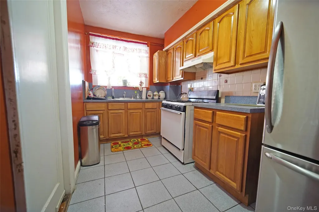 1147 Grenada Place Bronx NY 10466