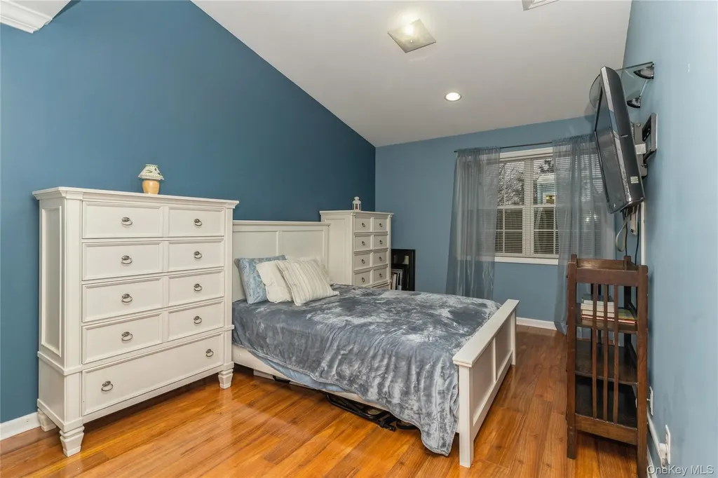 218 Willow Lane Valley Stream NY 11580