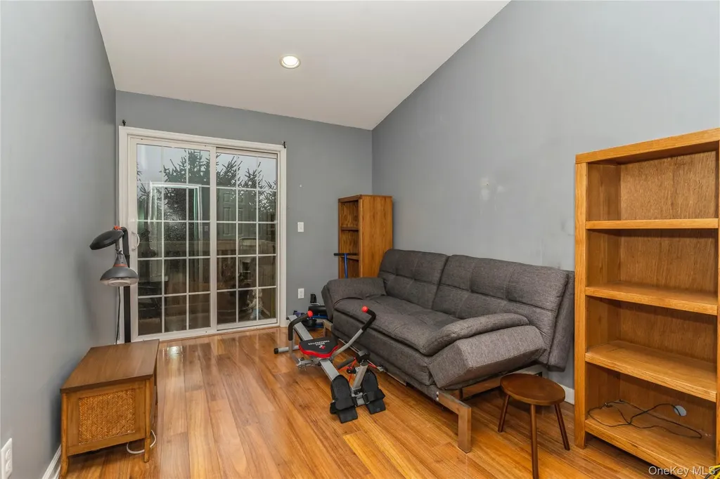218 Willow Lane Valley Stream NY 11580