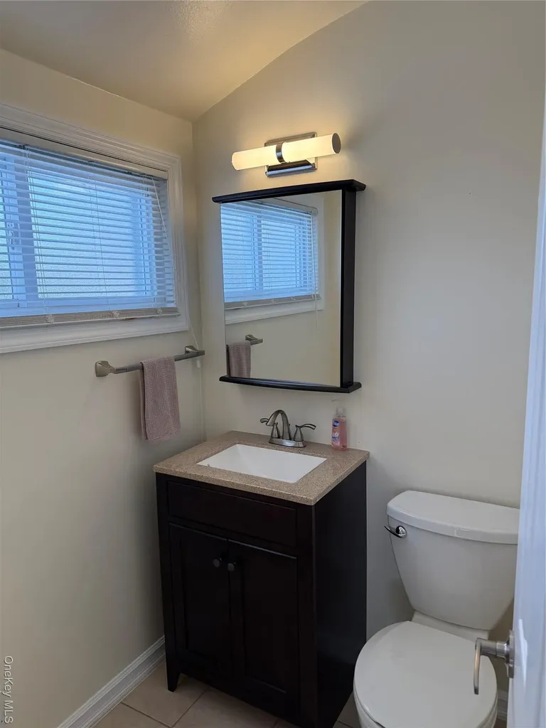192 E 5th Street Deer Park NY 11729
