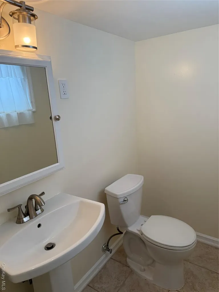 192 E 5th Street Deer Park NY 11729