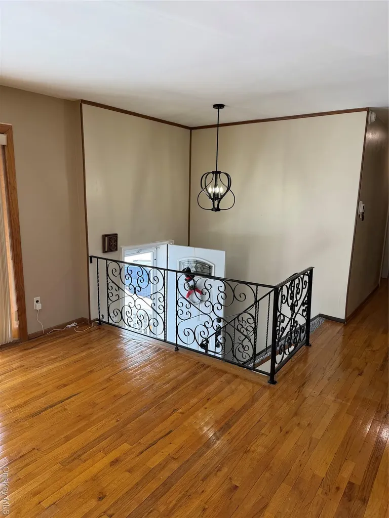 192 E 5th Street Deer Park NY 11729