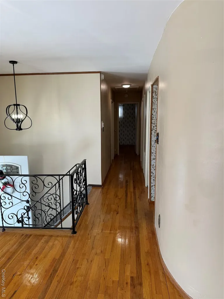 192 E 5th Street Deer Park NY 11729