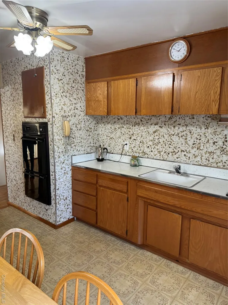 192 E 5th Street Deer Park NY 11729