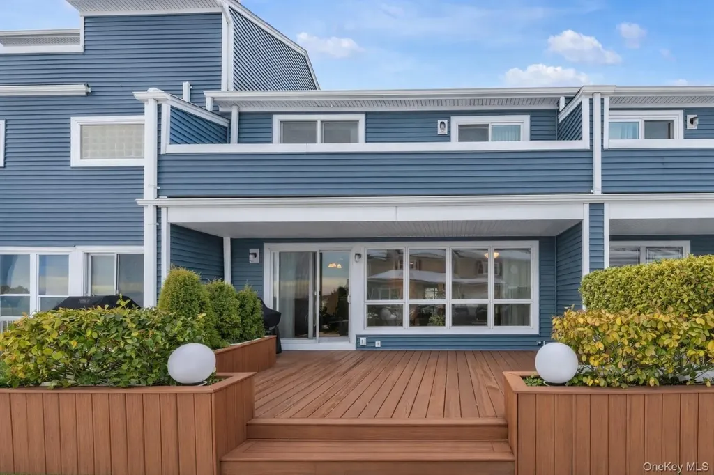 100 Baker Court Island Park NY 11558