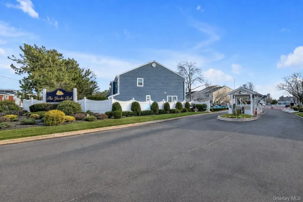 100 Baker Court Island Park NY 11558