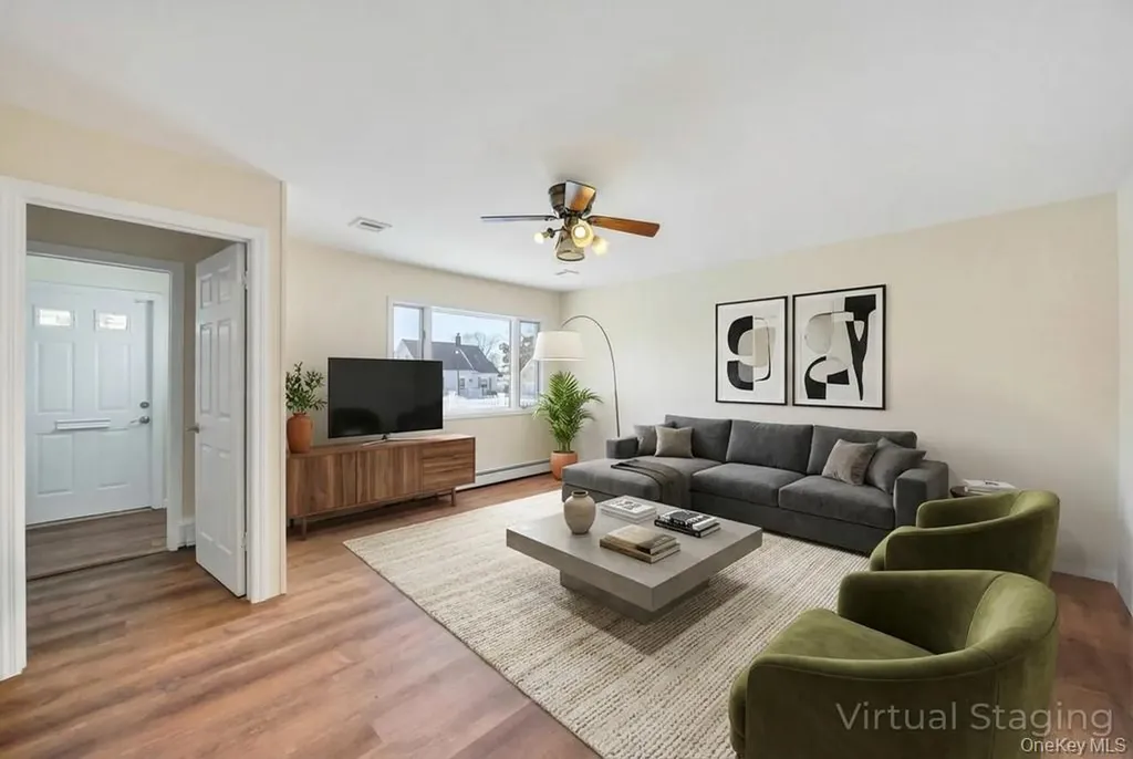 21 Clay Lane Levittown NY 11756