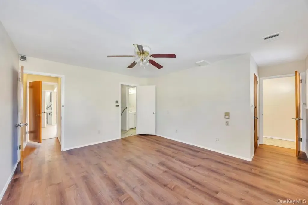 21 Clay Lane Levittown NY 11756