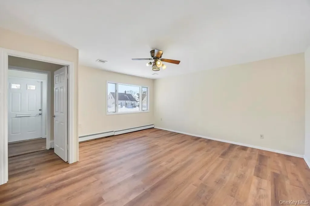 21 Clay Lane Levittown NY 11756