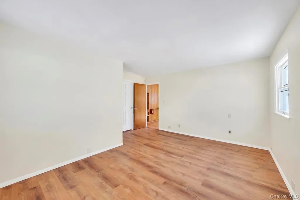 21 Clay Lane Levittown NY 11756