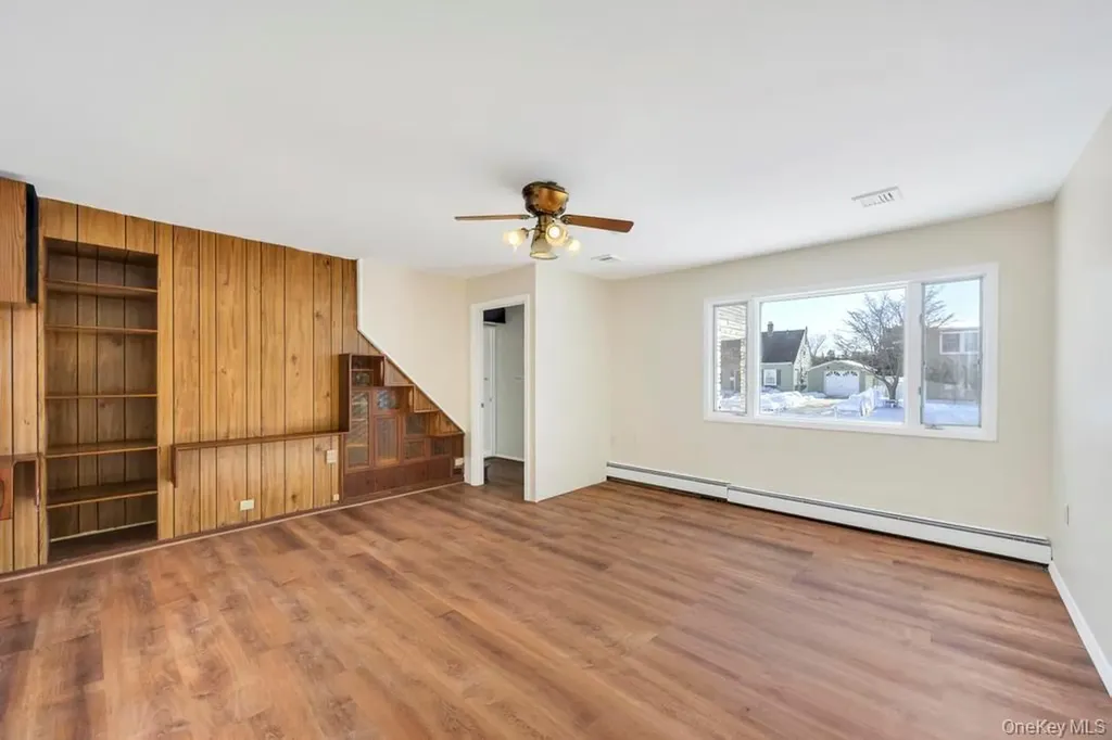 21 Clay Lane Levittown NY 11756