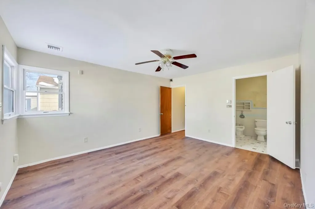 21 Clay Lane Levittown NY 11756