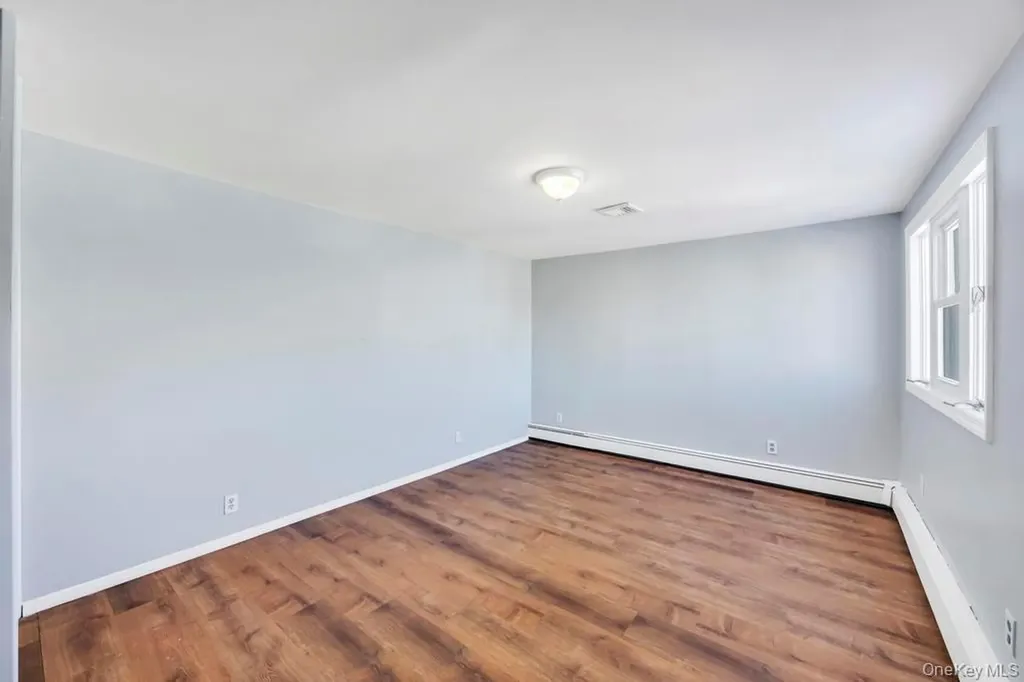 21 Clay Lane Levittown NY 11756