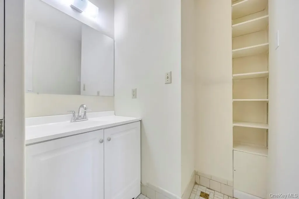 21 Clay Lane Levittown NY 11756