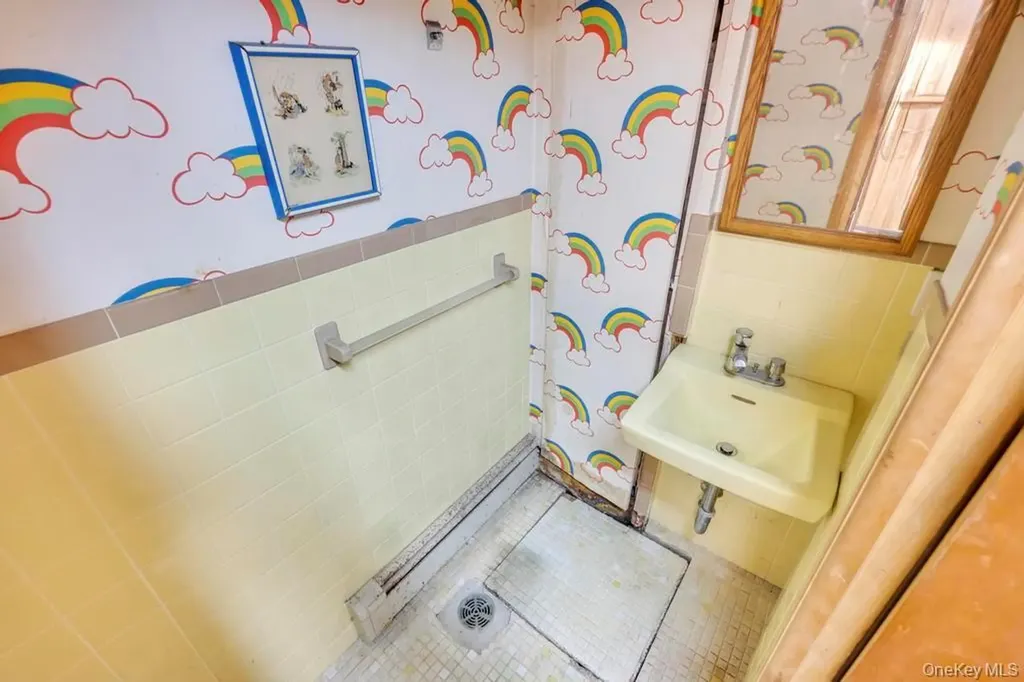 21 Clay Lane Levittown NY 11756