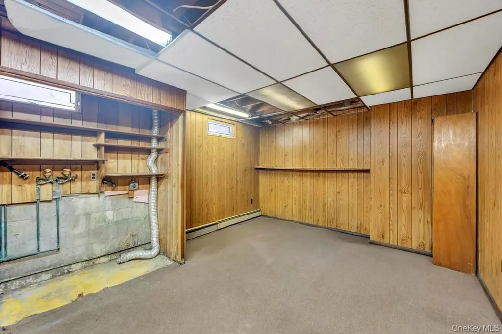 21 Clay Lane Levittown NY 11756