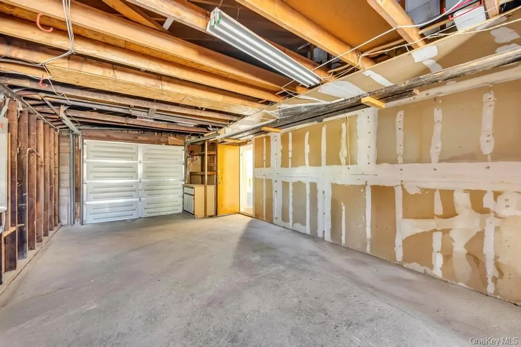 21 Clay Lane Levittown NY 11756