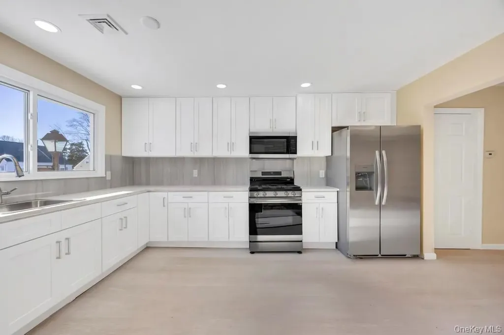 21 Clay Lane Levittown NY 11756