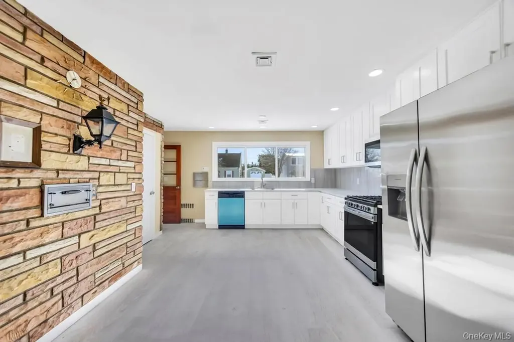 21 Clay Lane Levittown NY 11756