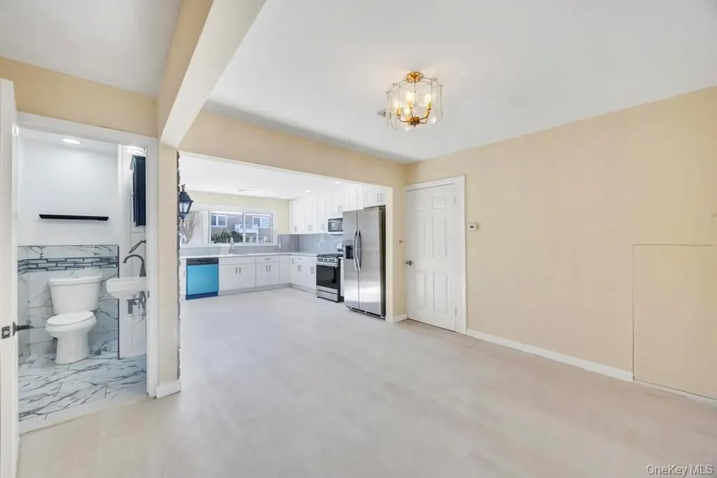 21 Clay Lane Levittown NY 11756