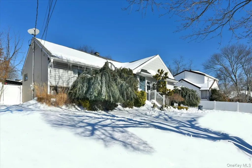 1721 Michael William Road North Merrick NY 11566