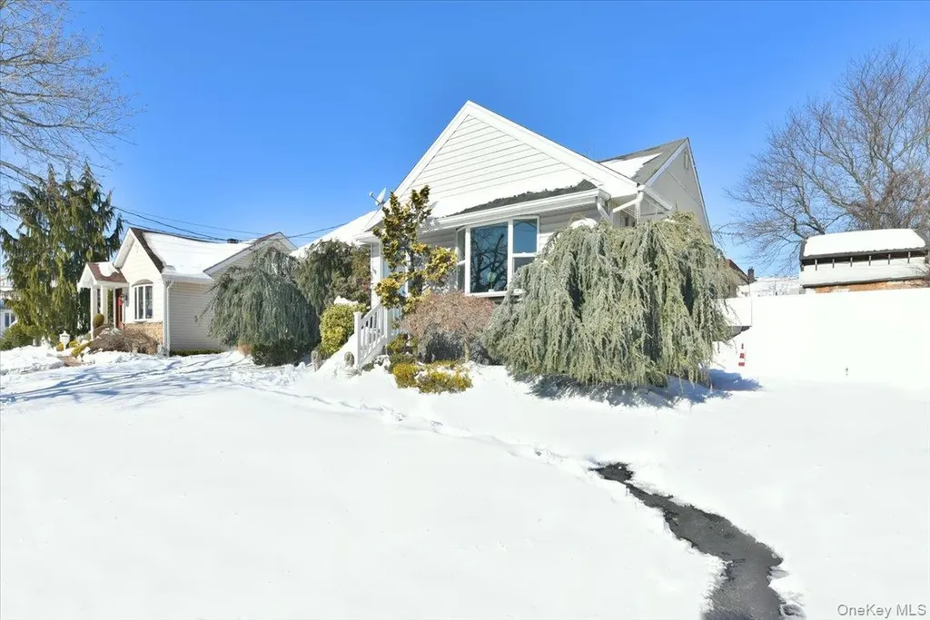 1721 Michael William Road North Merrick NY 11566