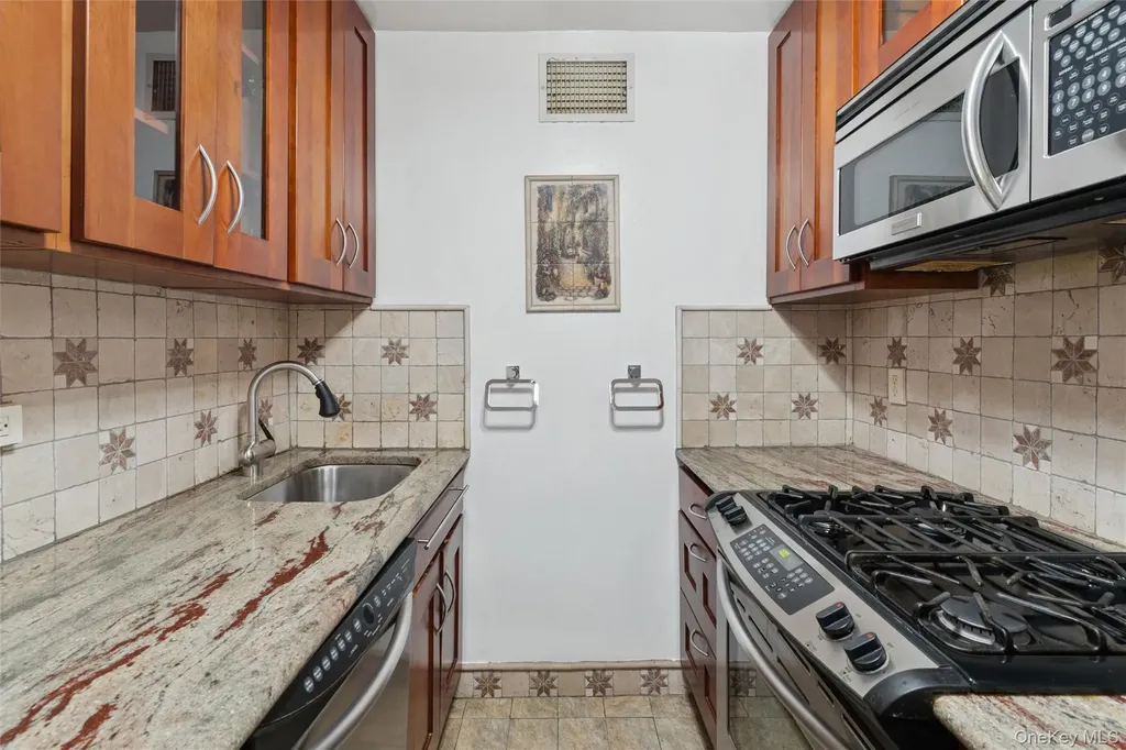10230 66 Road Forest Hills NY 11375